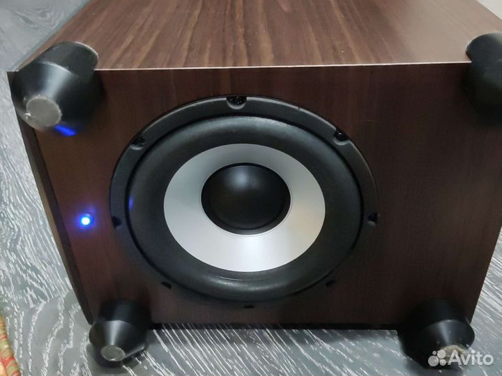 Активный сабвуфер Ultimate TR100WA Walnut