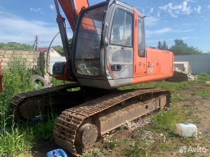 Гусеничный экскаватор Hitachi ZX230, 2001