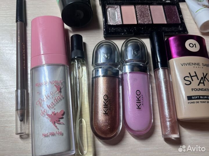 Набор косметики и аксессуары пакетом