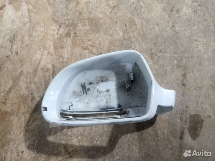 Накладка на зеркало левая Audi A4 B8 2007-2011