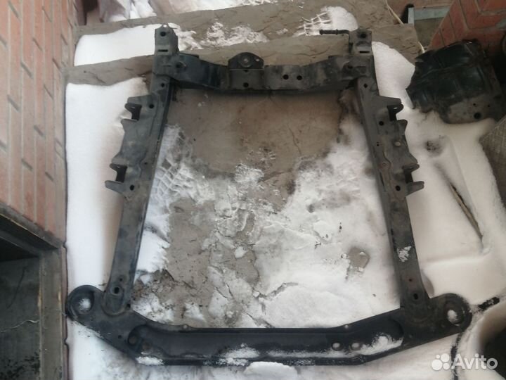 Подрамник nissan almera G 15