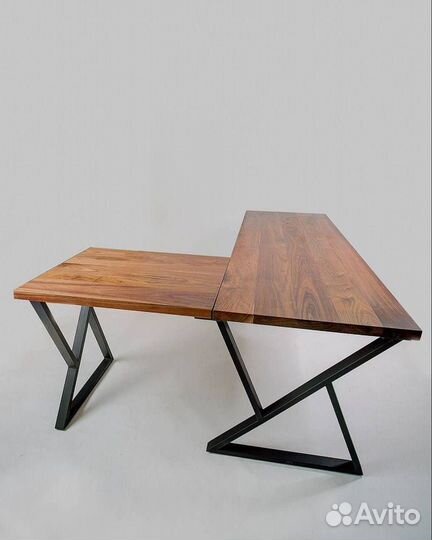 Угловой компьютерный стол в стиле лофт