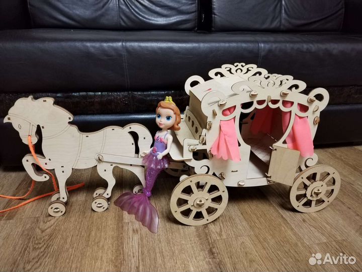 Карета с лошадью, кукла музыкальная