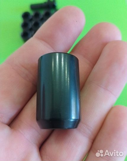 Гайки цветные шестигранник М12х1,5 16шт + ключ