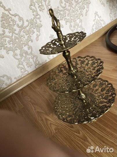 Ваза для фруктов и горка для конфет