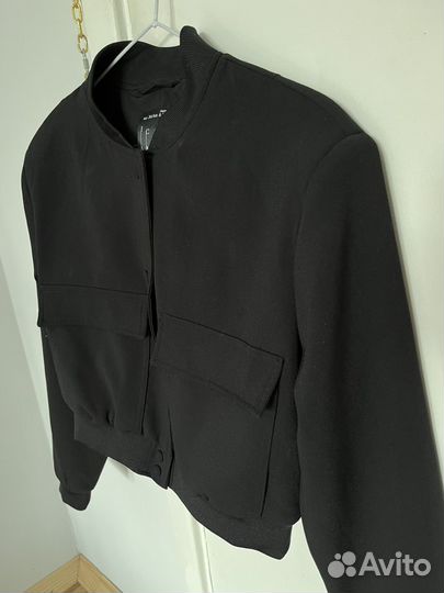 Бомбер женский укороченный