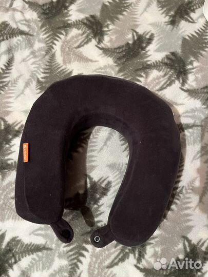 Воротник под голову на кнопке