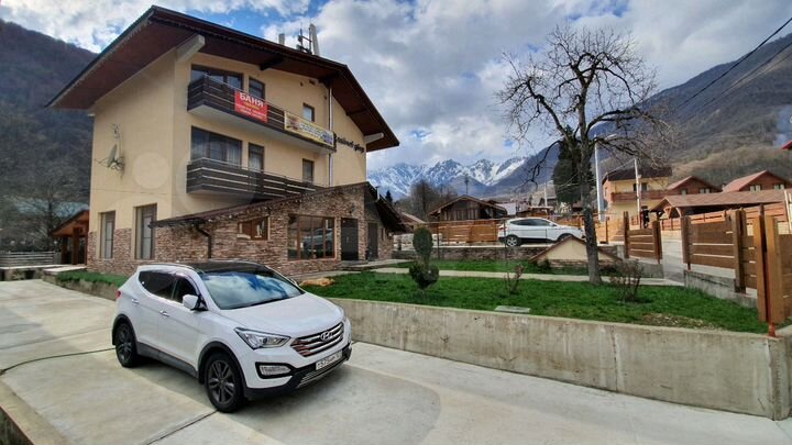 Коттедж 340 м² на участке 10 сот.