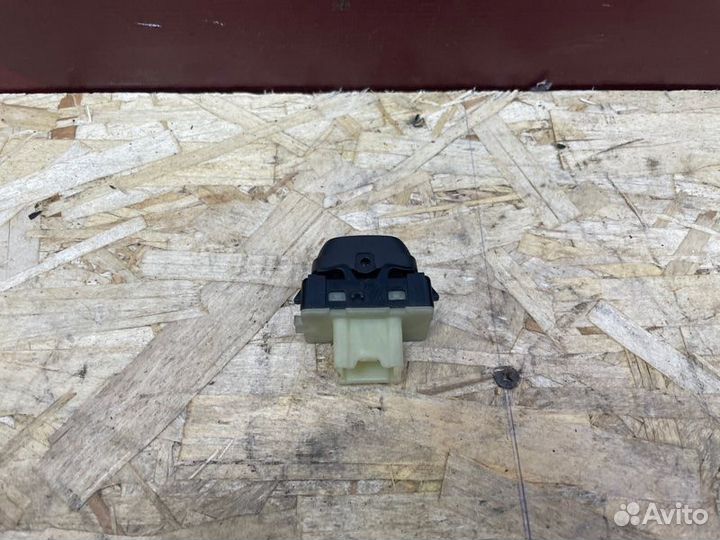 Кнопка стеклоподъемника Renault Logan