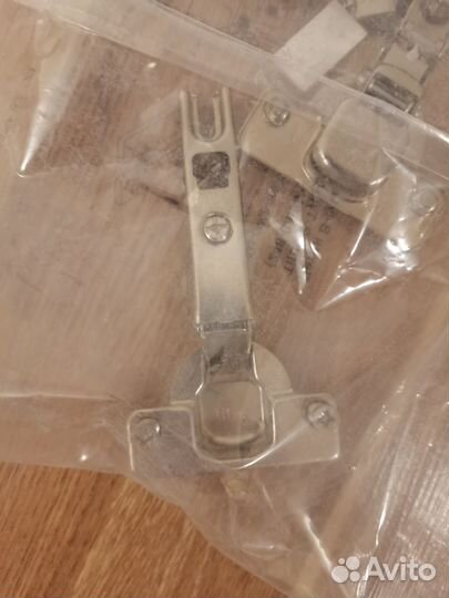 Дверцы и петли от шкафа