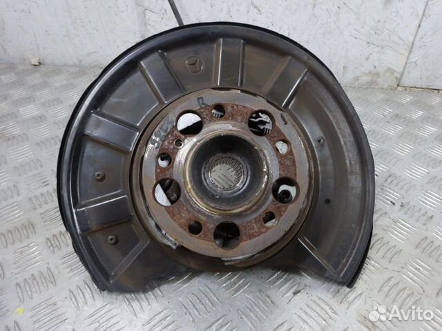 Кулак поворотный задний правый Мерседес 204 212