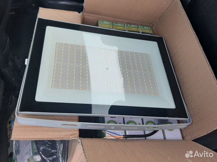 Мощные светодиодные прожектора 300Вт