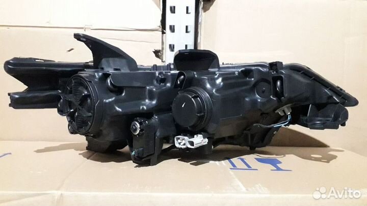 Фара левая Mitsubishi Outlander 2015-2023