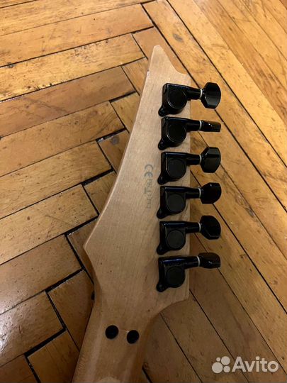 Электрогитара Ibanez RG548