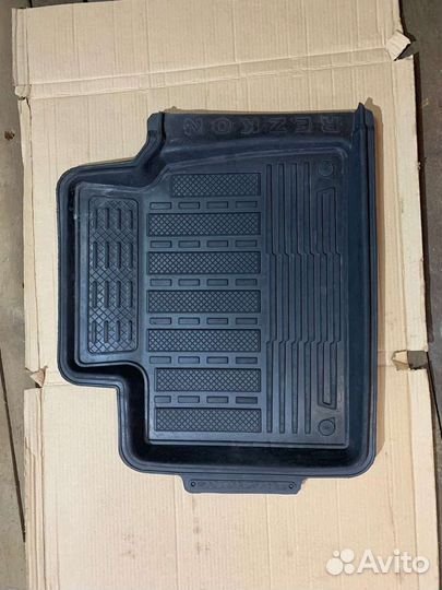 Продам комплект ковриков Тойота Королла 180