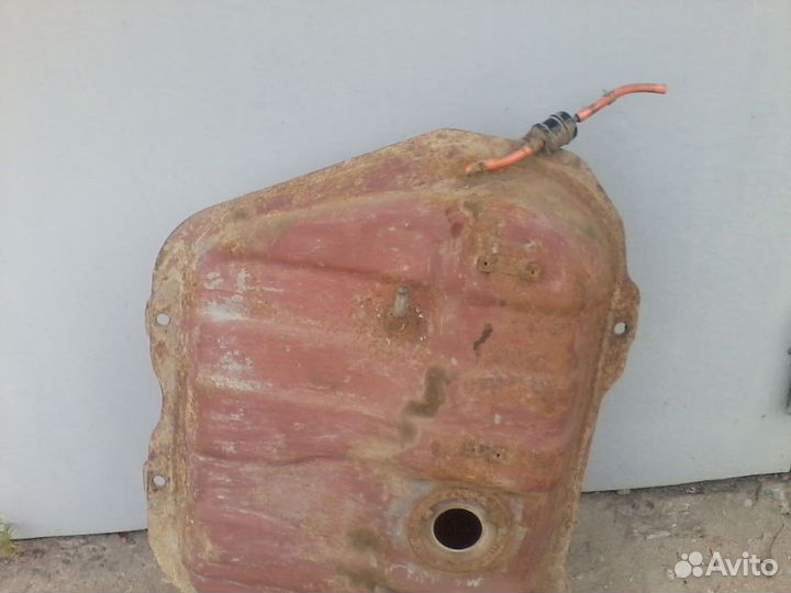 Ниссан Микра К-10 бензобак