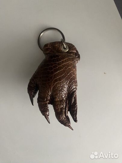 Лапа брелок