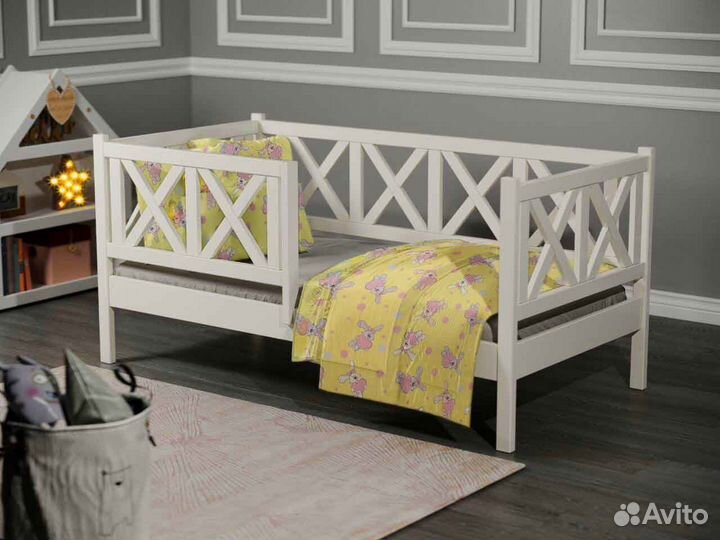 Кроватка софа для малыша высокий борт из массива