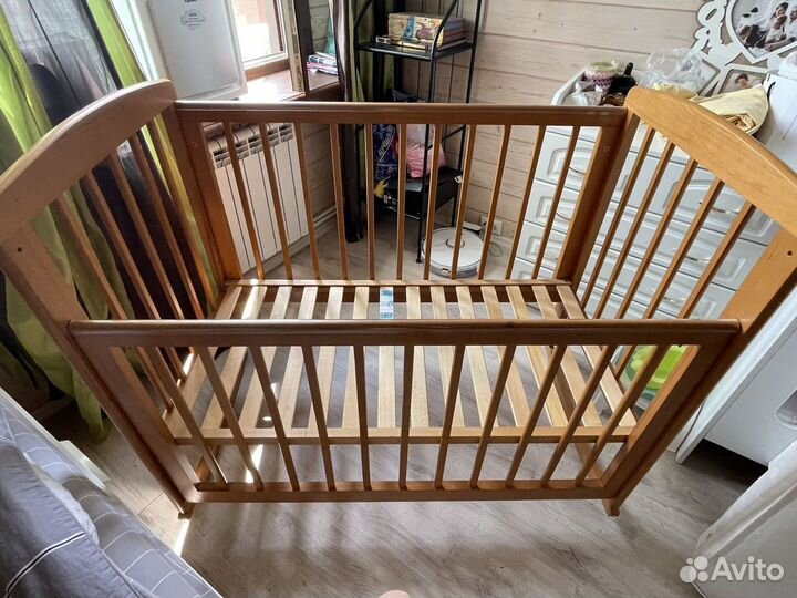 Детская деревянная кроватка