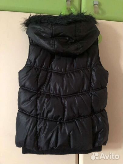 Жилетки безрукавки с капюшоном р.140 и 152