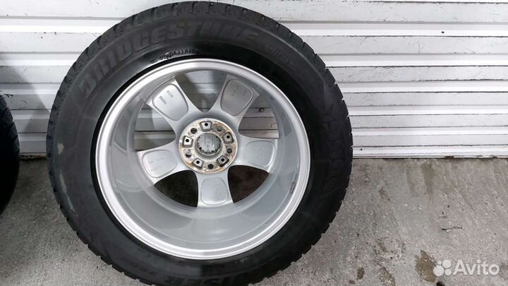 R18 Bridgestone Blizzak LM-001 255/55, PCD 5x100 DIA 60.06