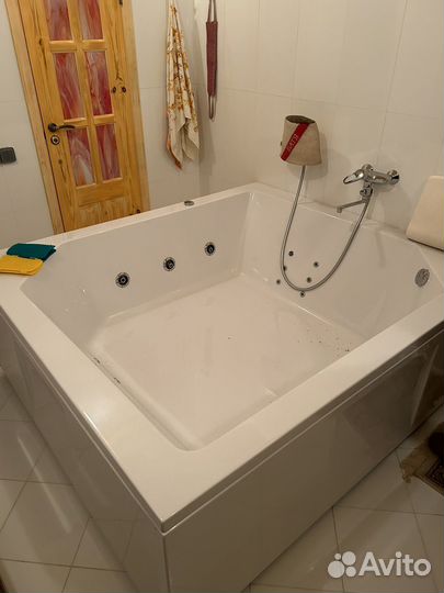 Гидромассажная ванна