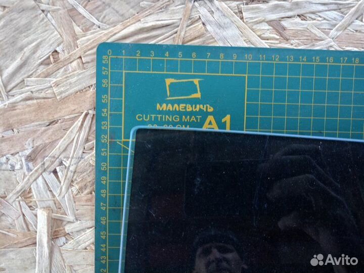 Стекло заднее левое Chrysler Voyager MK4