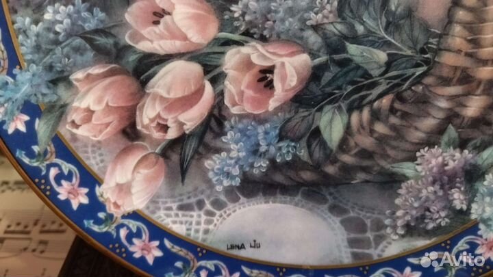 Декоративная тарелка Тюльпаны и сирень, Lena Liu