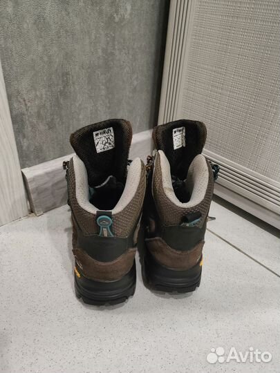 Треккинговые ботинки McKinley