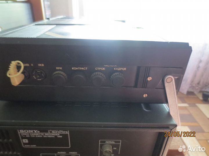 Кассетный магнитофон с радио и телевизором