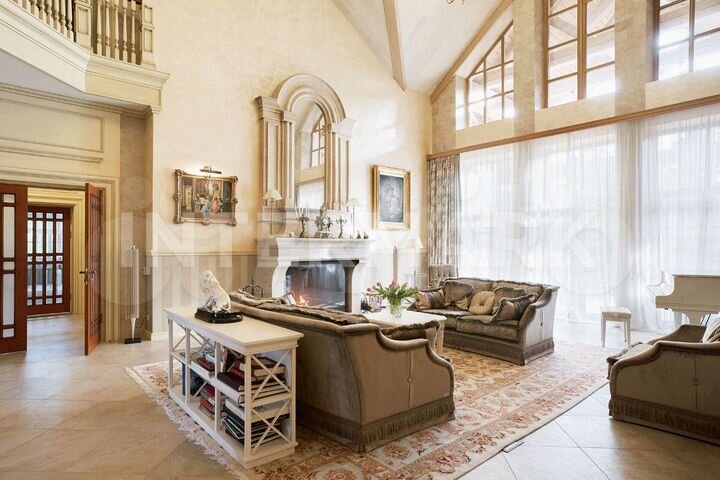 Дом 1185,6 м² на участке 50 сот.