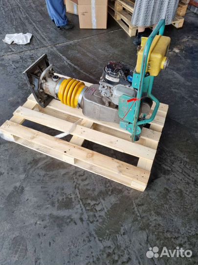 Бензиновая вибротрамбовка вибронога шлепнога трамб