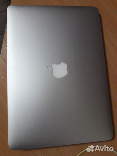 Apple MacBook Air 13-inch, 2017