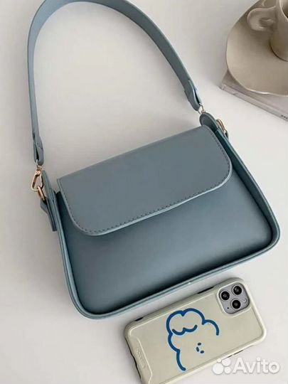Минималистичная нежно-голубая сумка