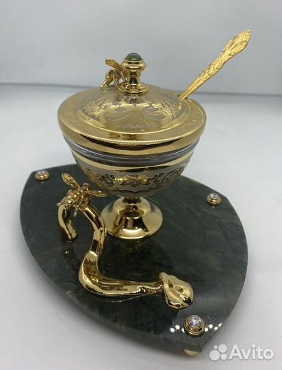 Медовница с нефритом, Златоуст