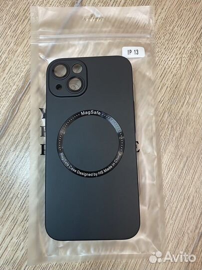 Чехол на iPhone 13 с магнитом