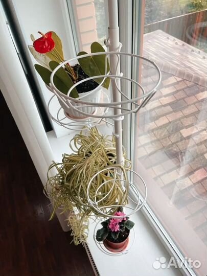 Подставка для цветов напольная металлическая