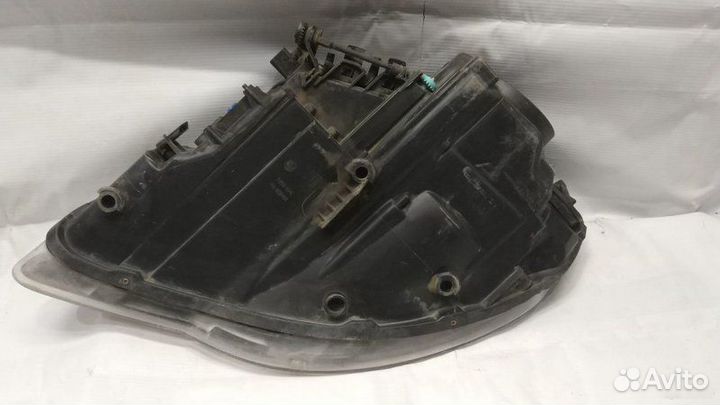 Фара правая Volkswagen Touareg 2010 7L6941032C