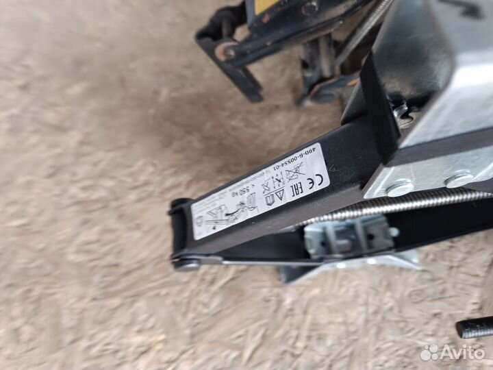 Домкрат механический винтовой на 550кг