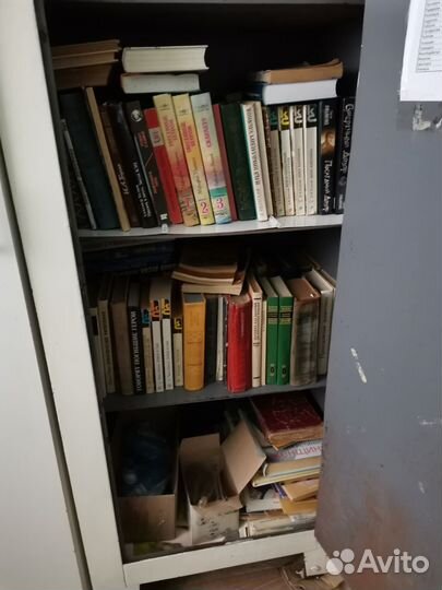Много книг. Разные