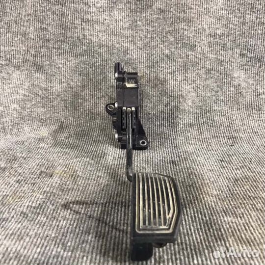 Педаль газа Toyota Auris E150 1znfe 2009