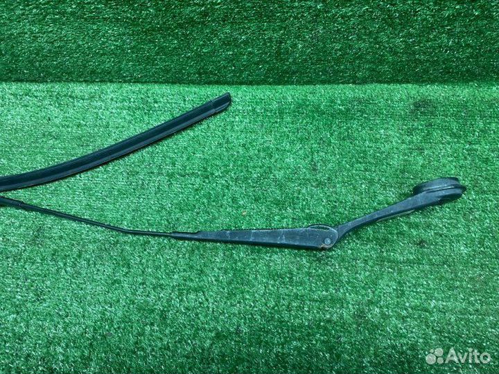 Поводок дворника левый Ford Focus 3 1.6 2014