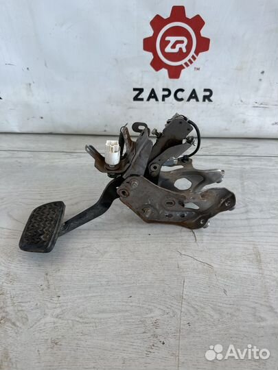 Toyota Camry v50 Педаль тормоза