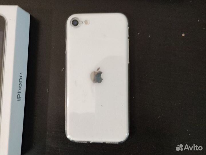 iPhone SE, 64 ГБ