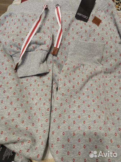 Спортивный уютный костюм