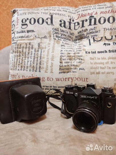 Фотоаппараты Зенит и Киев с кожаными чехлами