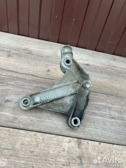 Кронштейн кпп Renault Megan 2 1.6 2006