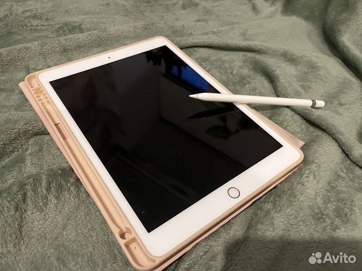 Apple iPad 8 розовый 128гб + pencil 1 поколения