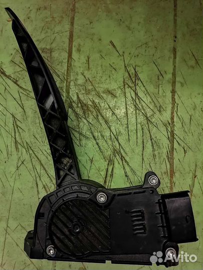 Электронная педаль газа priora