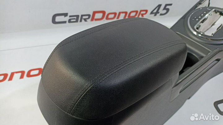 Консоль центральная (подлокотник) б/у для Kia Spor